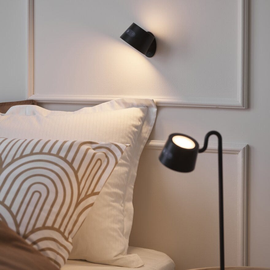 CHARGE Vegglampe H10 cm i Svart