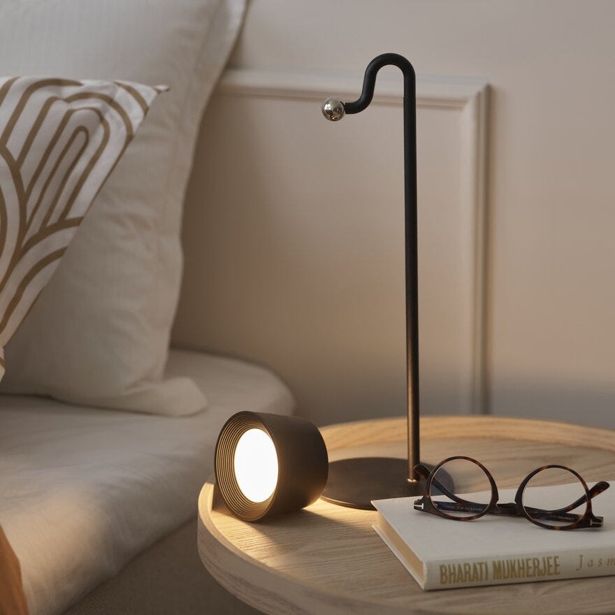 CHARGE Bordlampe oppladbar H35 cm i Svart
