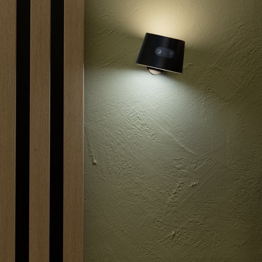 CHARGE Vegglampe H10 cm i Svart