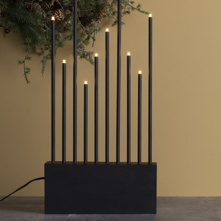 Ly LEVIA Adventsstake 25x53 cm i Svart