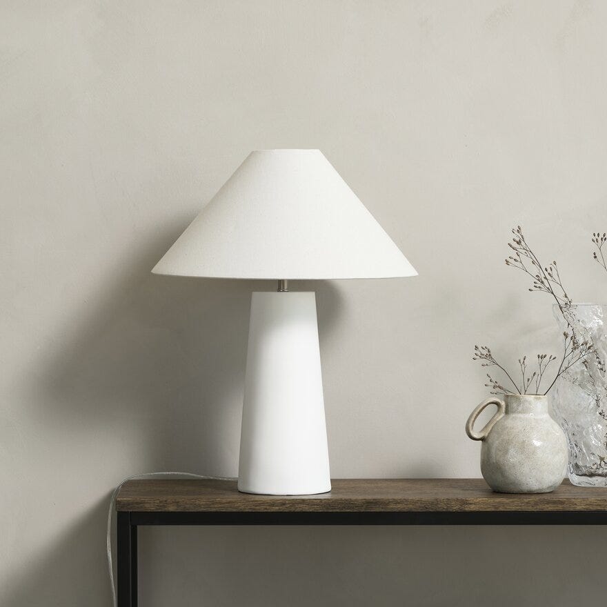 Sindig LOMI Bordlampe H50 cm i Hvit