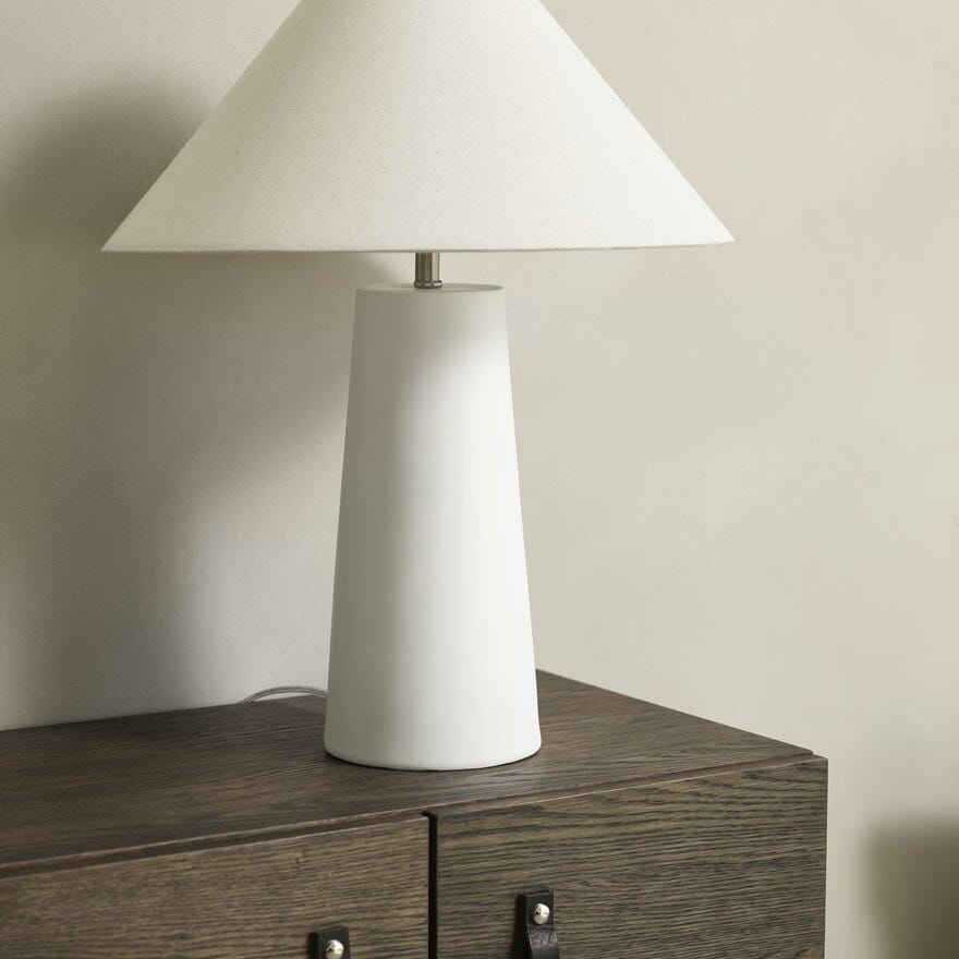 Sindig LOMI Bordlampe H50 cm i Hvit