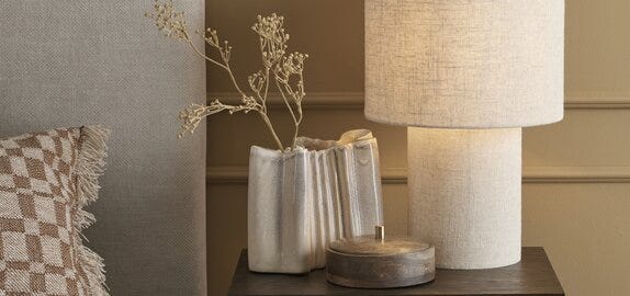 Sindig LUND Bordlampe H43 cm i Beige/natur
