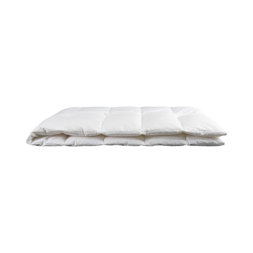 Bedtime Story By Halvor Bakke ANDEDUN 100 % Dundyne 140x200 cm i Hvit designet av Halvor Bakke
