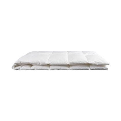 Bedtime Story By Halvor Bakke ANDEDUN 100 % Dundyne 140x200 cm i Hvit designet av Halvor Bakke