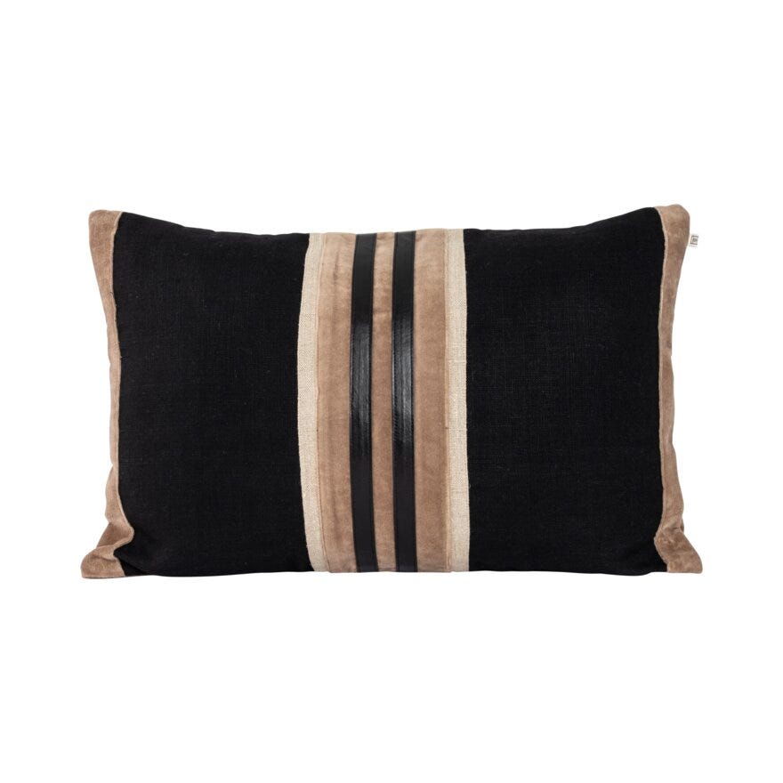Halvor Bakke ANIMA Pynteputetrekk 40x60 cm i Svart designet av Halvor Bakke