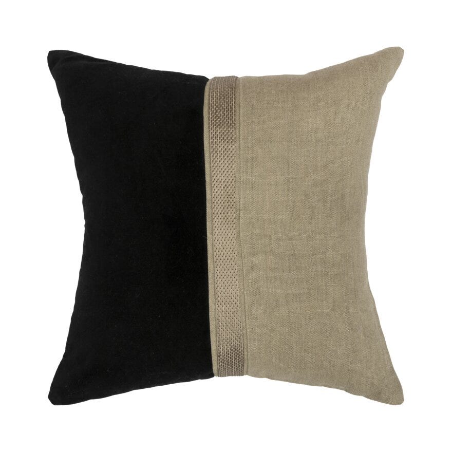 Halvor Bakke ARTHUR Pynteputetrekk 48x48 cm i Svart designet av Halvor Bakke