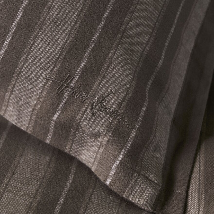Bedtime Story By Halvor Bakke CHARLESTON HILL Sengesett 200x220 cm i Brun designet av Halvor Bakke