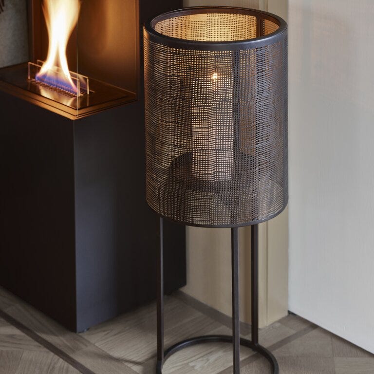Cabin Collection by Halvor Bakke DALEN Lykt H77 cm i Svart designet av Halvor Bakke