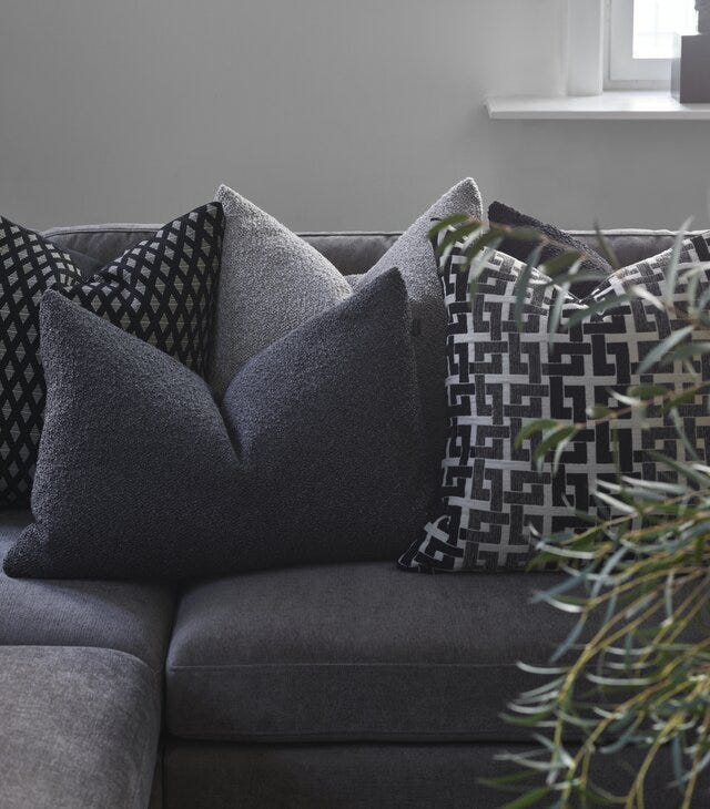 Halvor Bakke SALERNO Pynteputetrekk 50x50 cm i Svart designet av Halvor Bakke