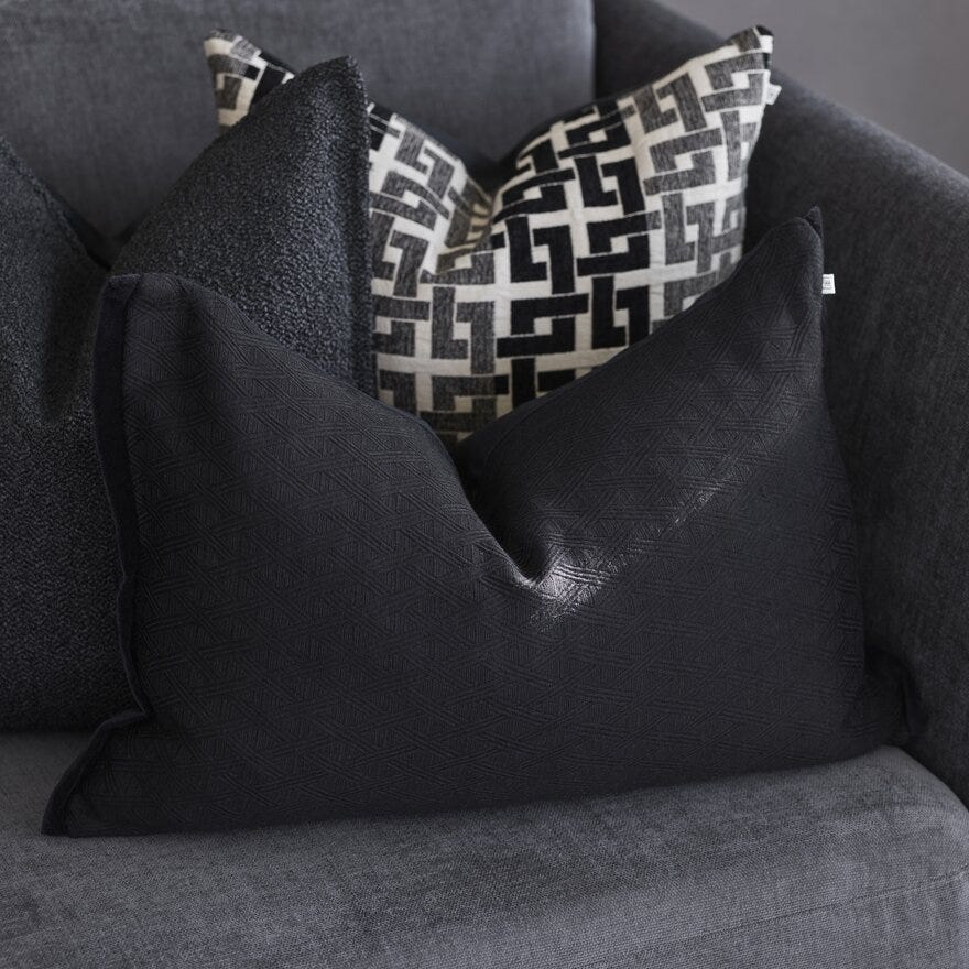 Signature Collection By Halvor Bakke SIGNATURE Pute 50x50 cm i Svart designet av Halvor Bakke