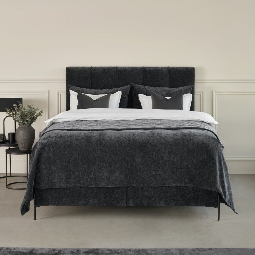 Signature Collection Sleeping LINDØY Sengeteppe 130x300 cm i Hvit