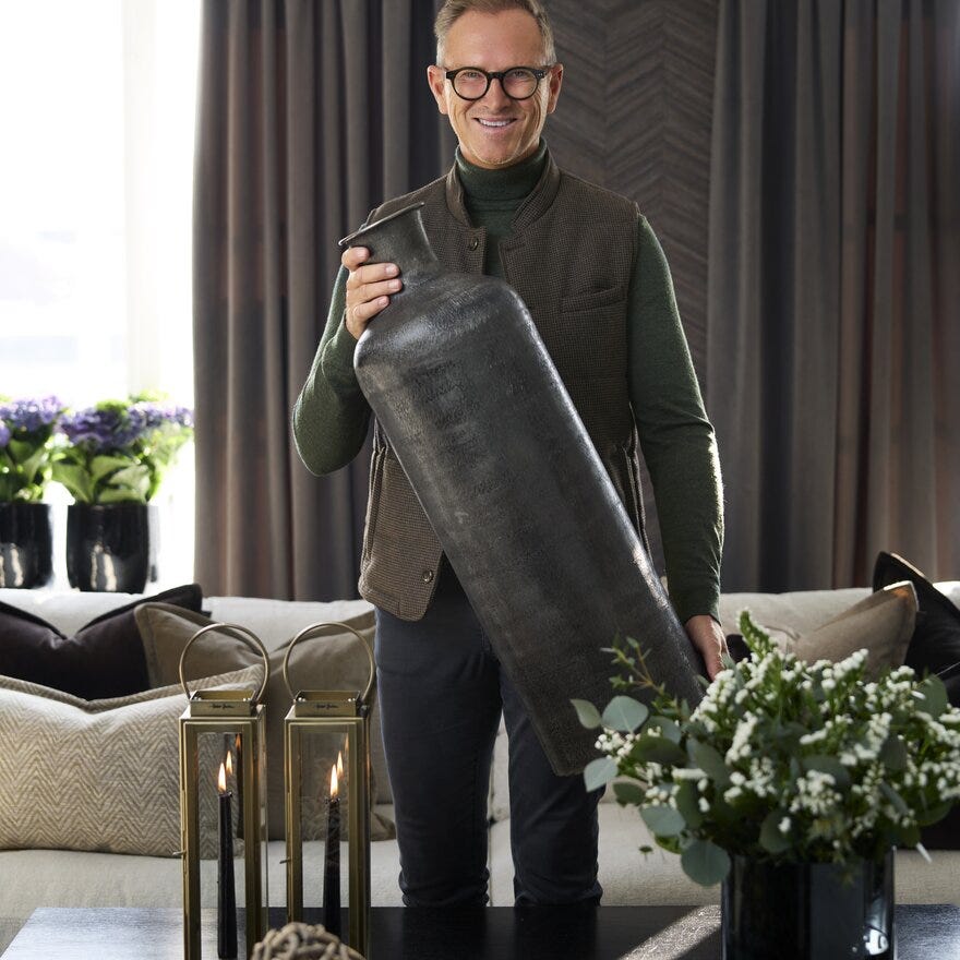 Halvor Bakke BEKKESTUA Dekorvase H77 cm i Svart designet av Halvor Bakke