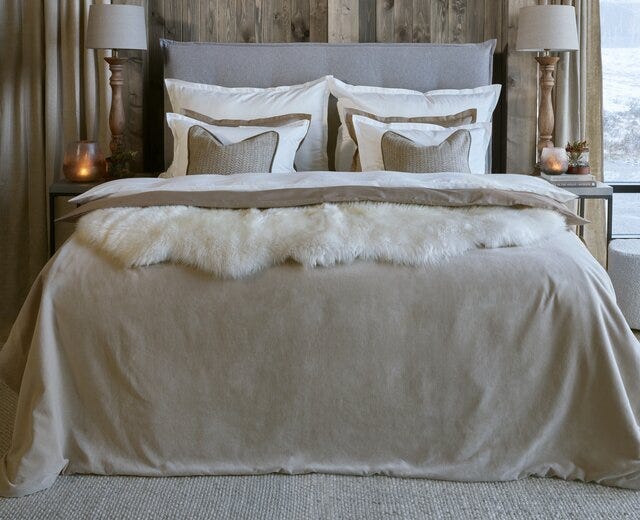 Bedtime Story By Halvor Bakke BEDTIME STORY Sengeteppe 140x240 cm i Beige/natur designet av Halvor Bakke