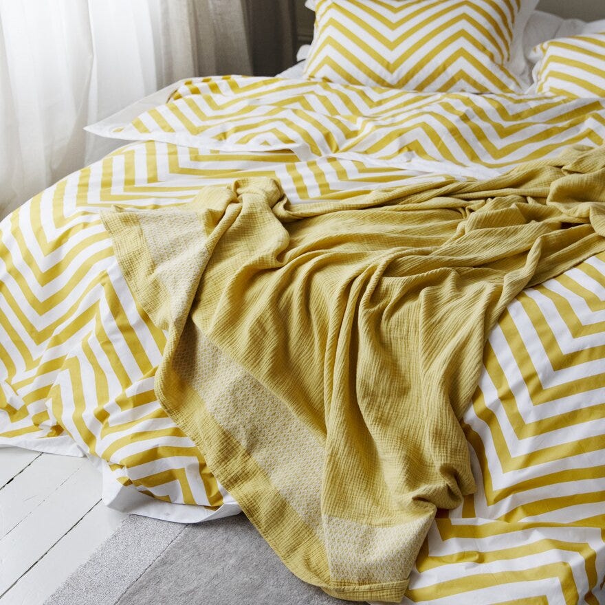 Tone Kroken MARES Sengesett 140x200 cm i Gul designet av Tone Kroken