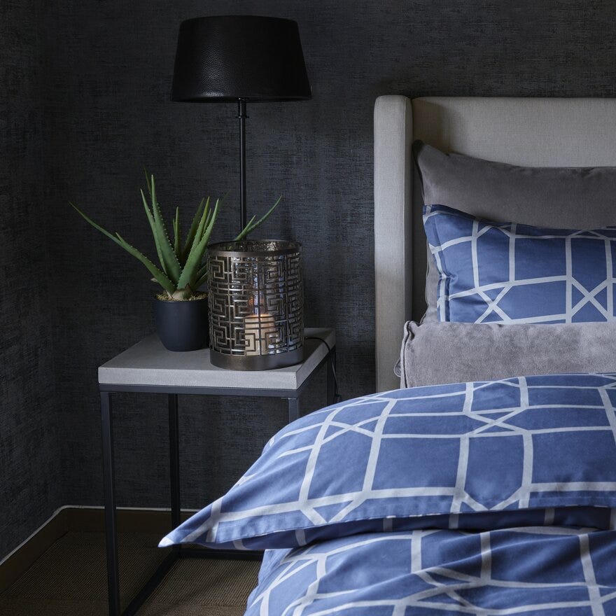 Bedtime Story By Halvor Bakke RAFFLES Sengesett 200x220 cm i Blå designet av Halvor Bakke