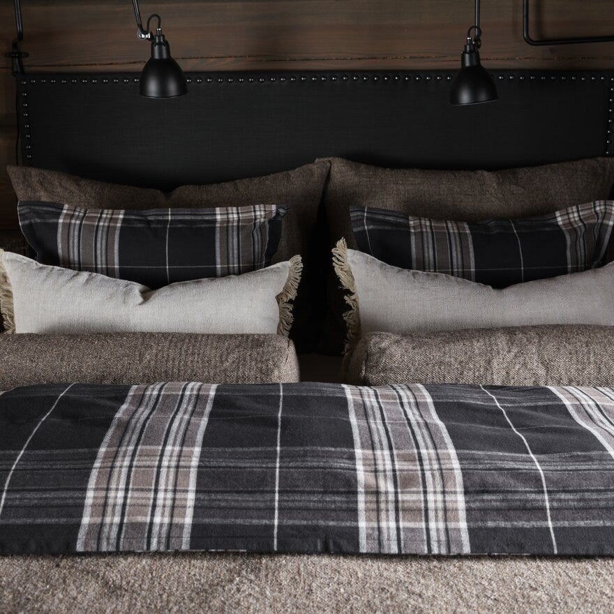 Bedtime Story By Halvor Bakke SAALBACH Sengesett 140x200 cm i Svart designet av Halvor Bakke