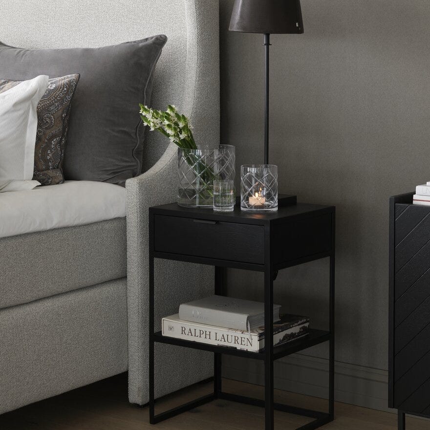 Signature Collection By Halvor Bakke SIGNATURE Nattbord 50x40 cm i Svart designet av Halvor Bakke