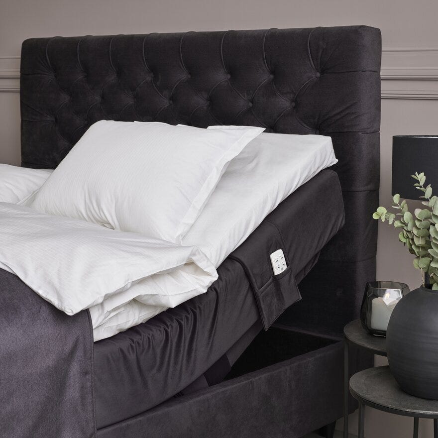 Signature Collection Sleeping VEGA Regulerbar seng 180x200 cm i Grå