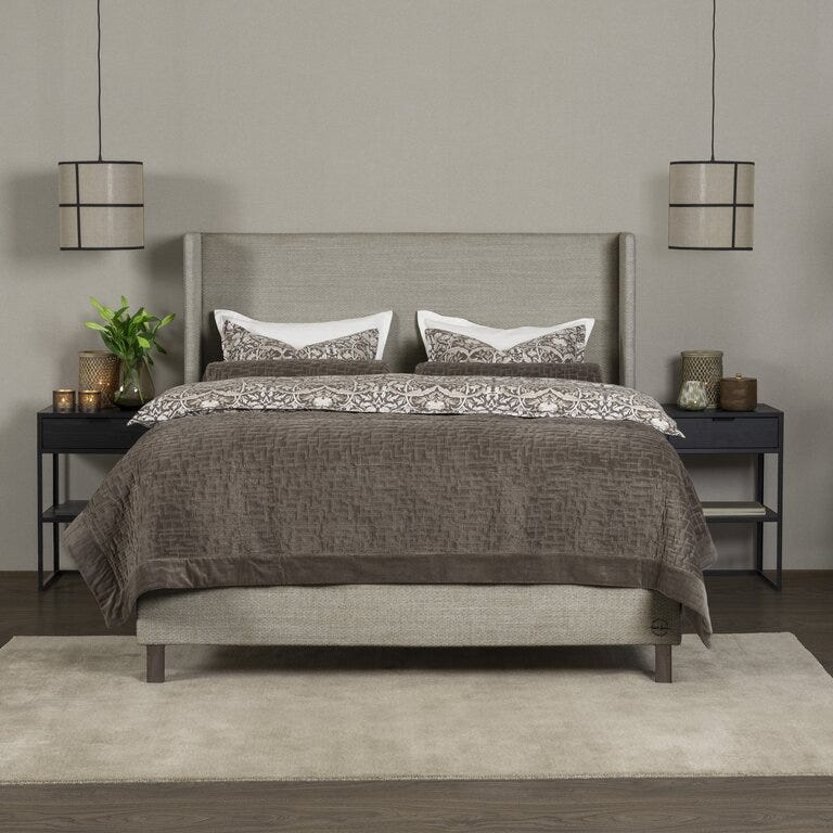 Signature Collection Sleeping BJERKØY Kontinentalseng 150x200 cm i Beige/natur designet av Halvor Bakke