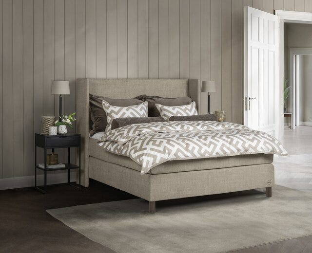 Signature Collection Sleeping BJERKØY Kontinentalseng 150x200 cm i Beige/natur designet av Halvor Bakke