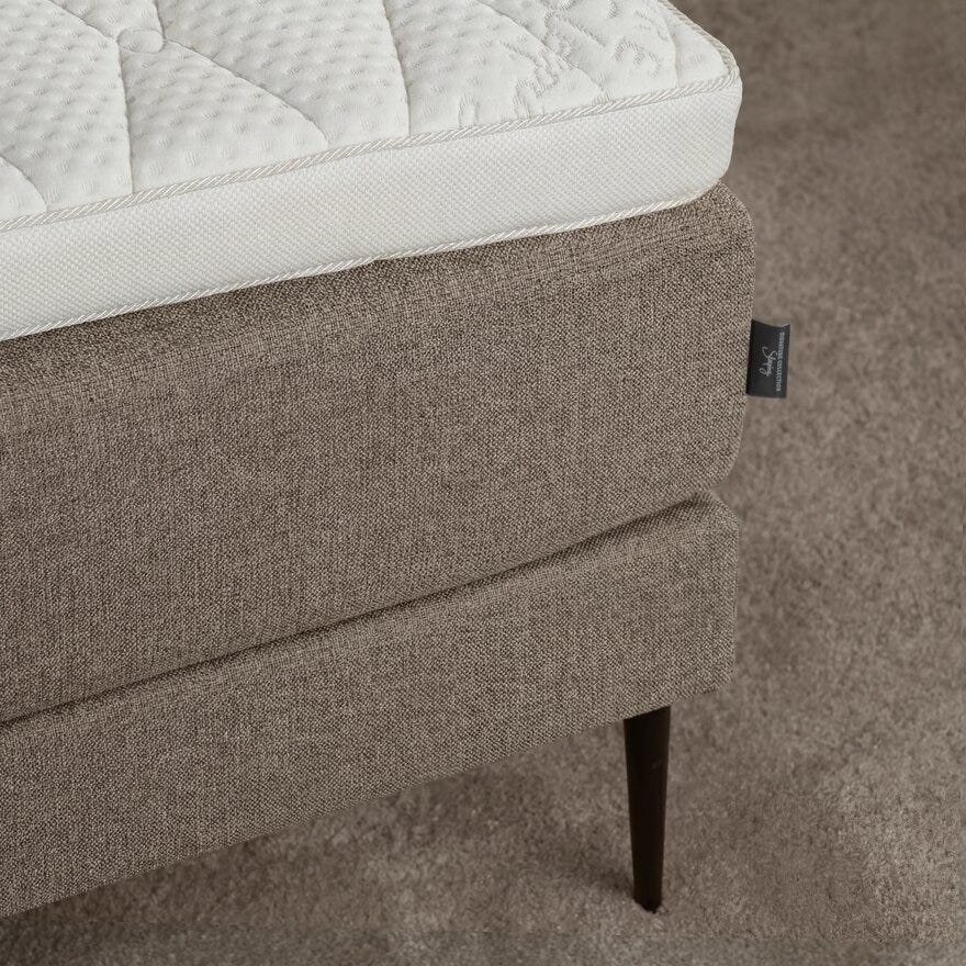 Signature Collection Sleeping FRØYA Seng med gavl 140x200 cm i Brun