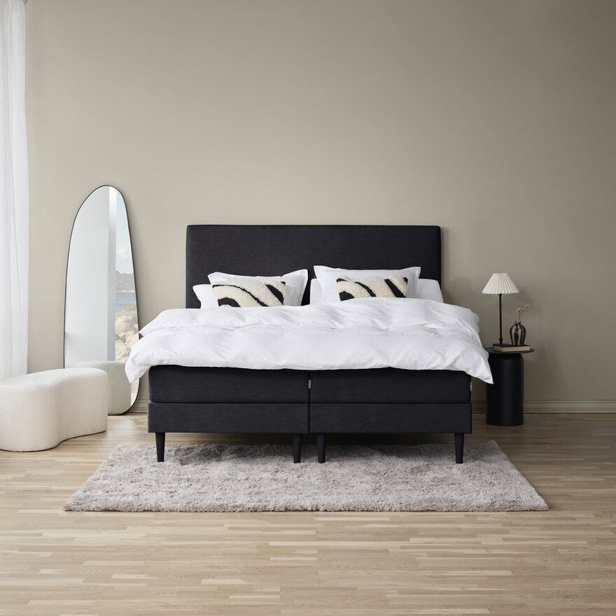 Signature Collection Sleeping HITRA Regulerbar seng 180x200 cm i Svart