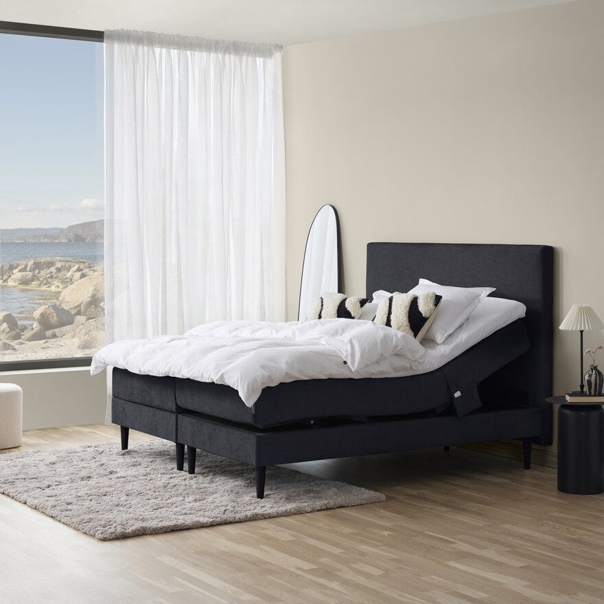 Signature Collection Sleeping HITRA Regulerbar seng 180x200 cm i Svart