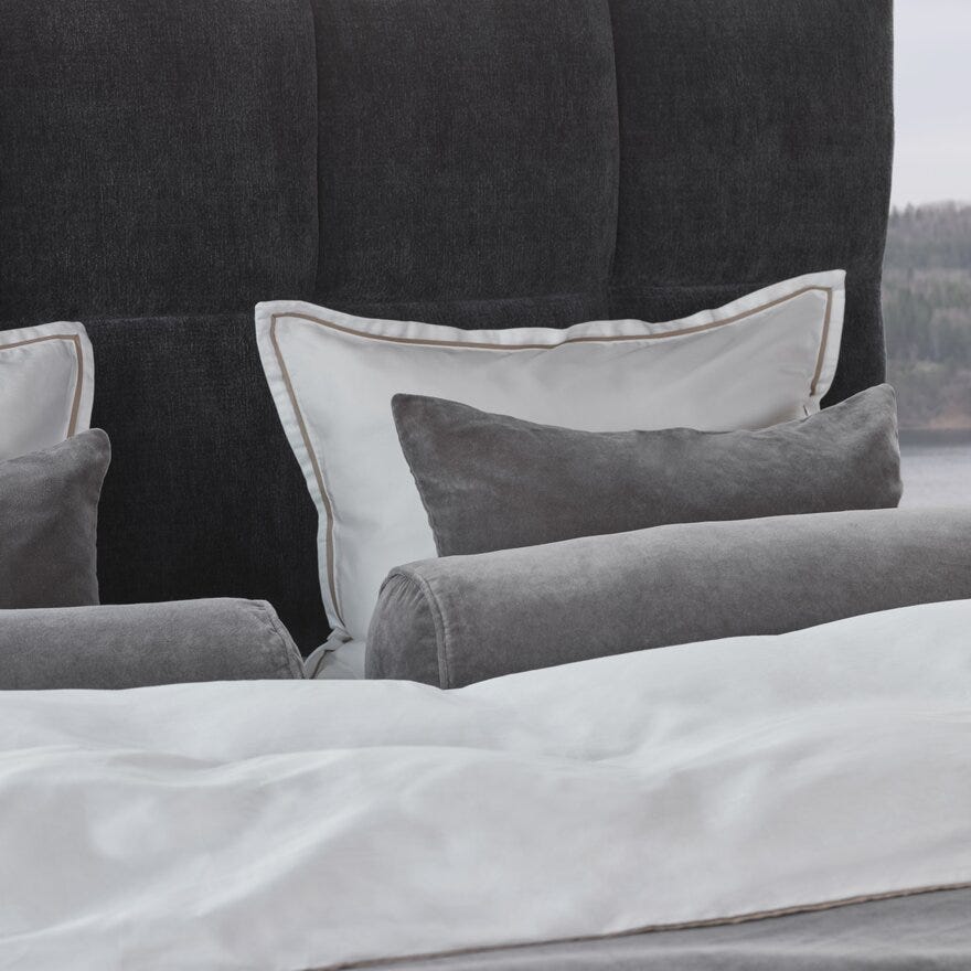 Signature Collection Sleeping LINDØY Kontinentalseng 210x210 cm i Grå