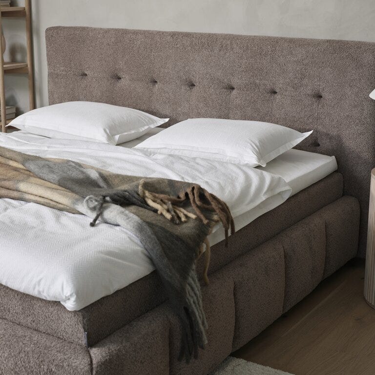 Signature Collection Sleeping NOTTING HILL Seng med gavl 140x200 cm i Brun