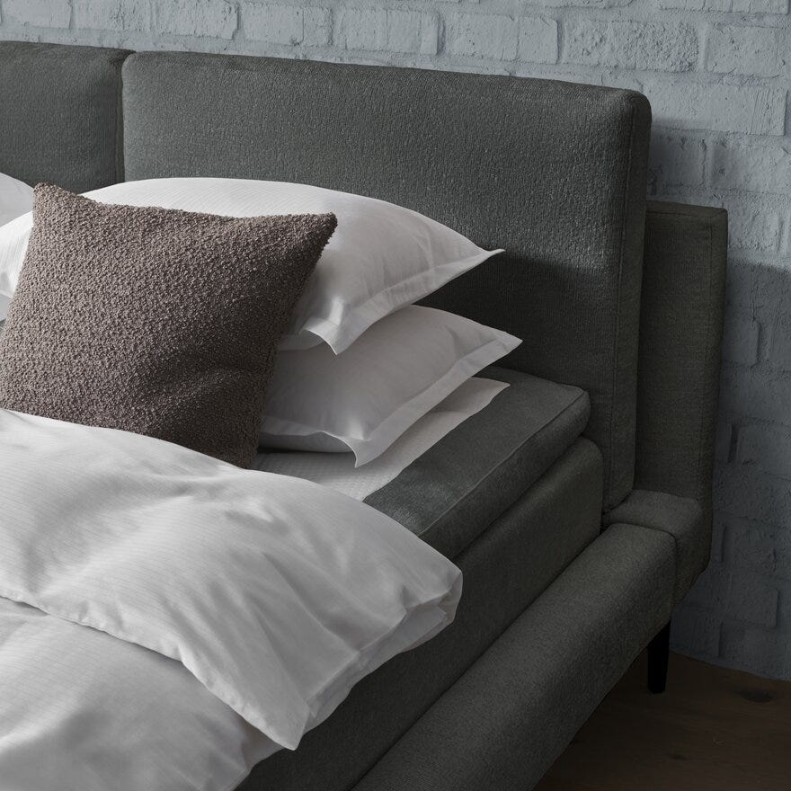 Signature Collection Sleeping SOHO Seng med gavl 140x200 cm i Grå