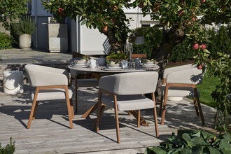 LEONORA Spisestol med armlene i Beige/natur
