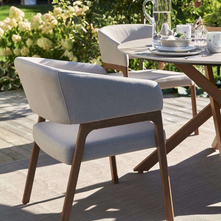 LEONORA Spisestol med armlene i Beige/natur