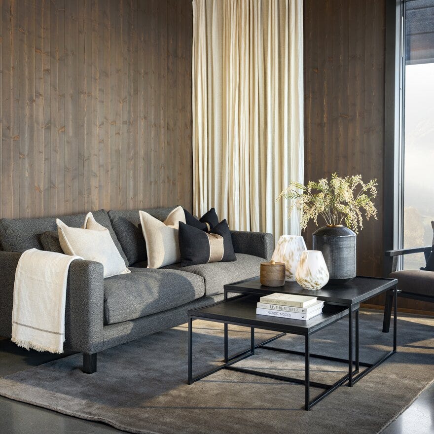 Signature Collection By Halvor Bakke SIGNATURE 250 3 seter i Svart designet av Halvor Bakke
