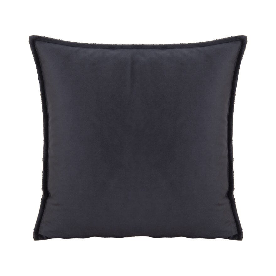 Signature Collection By Halvor Bakke SIGNATURE Pute 50x50 cm i Svart designet av Halvor Bakke