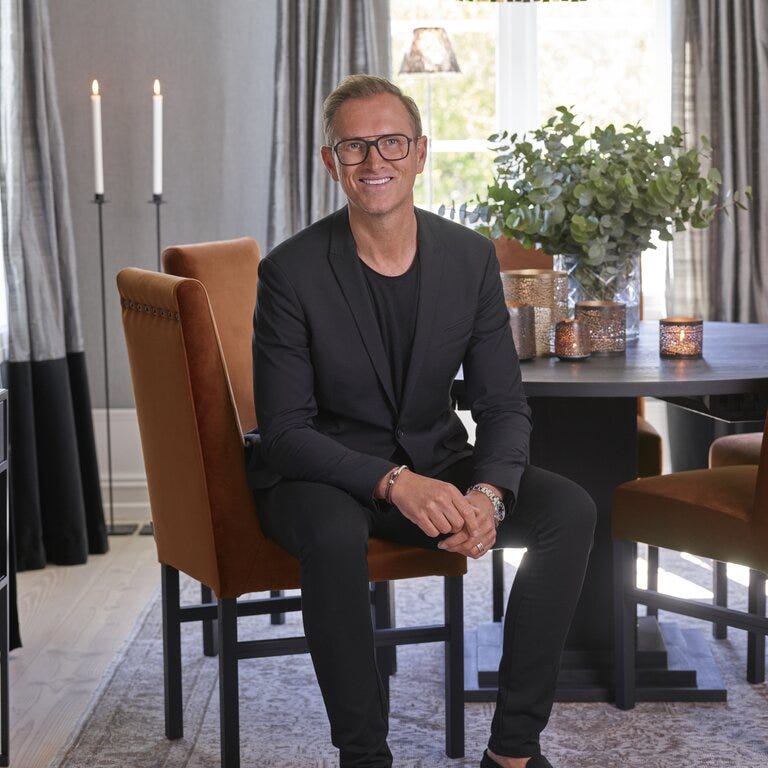 Signature Collection By Halvor Bakke SIGNATURE 1100 Rundt spisebord Ø140 cm i Svart designet av Halvor Bakke